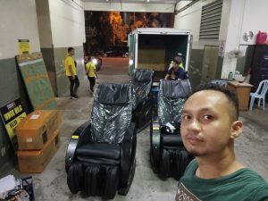 Pemasangan kerusi urut layan diri