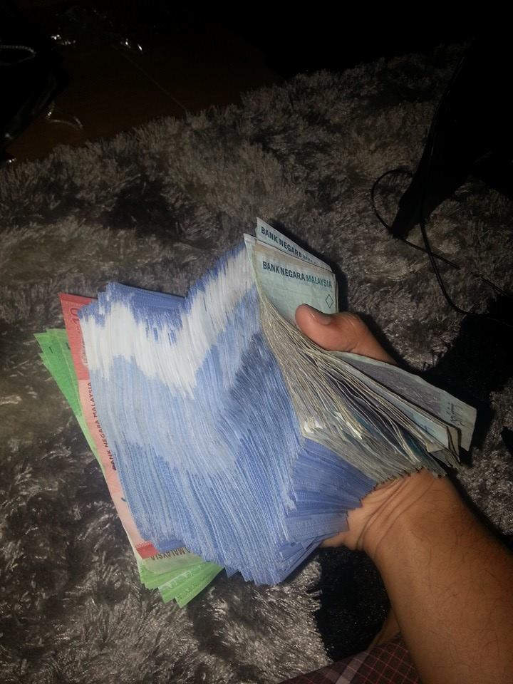 Duit kutipan kerusi urut 3